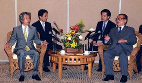 Koizumi holds talks with Jiang